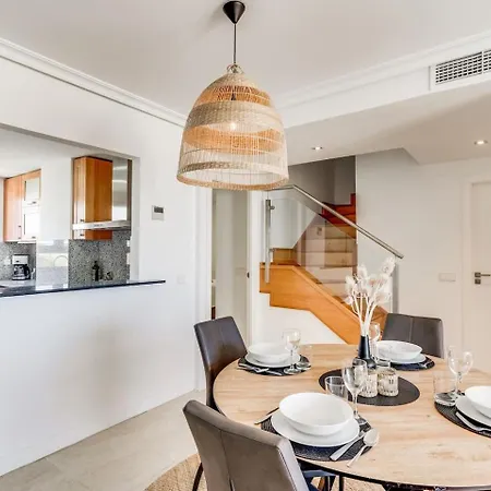 Penthouse Met Jacuzzi En Geweldig Uitzicht エステポナ